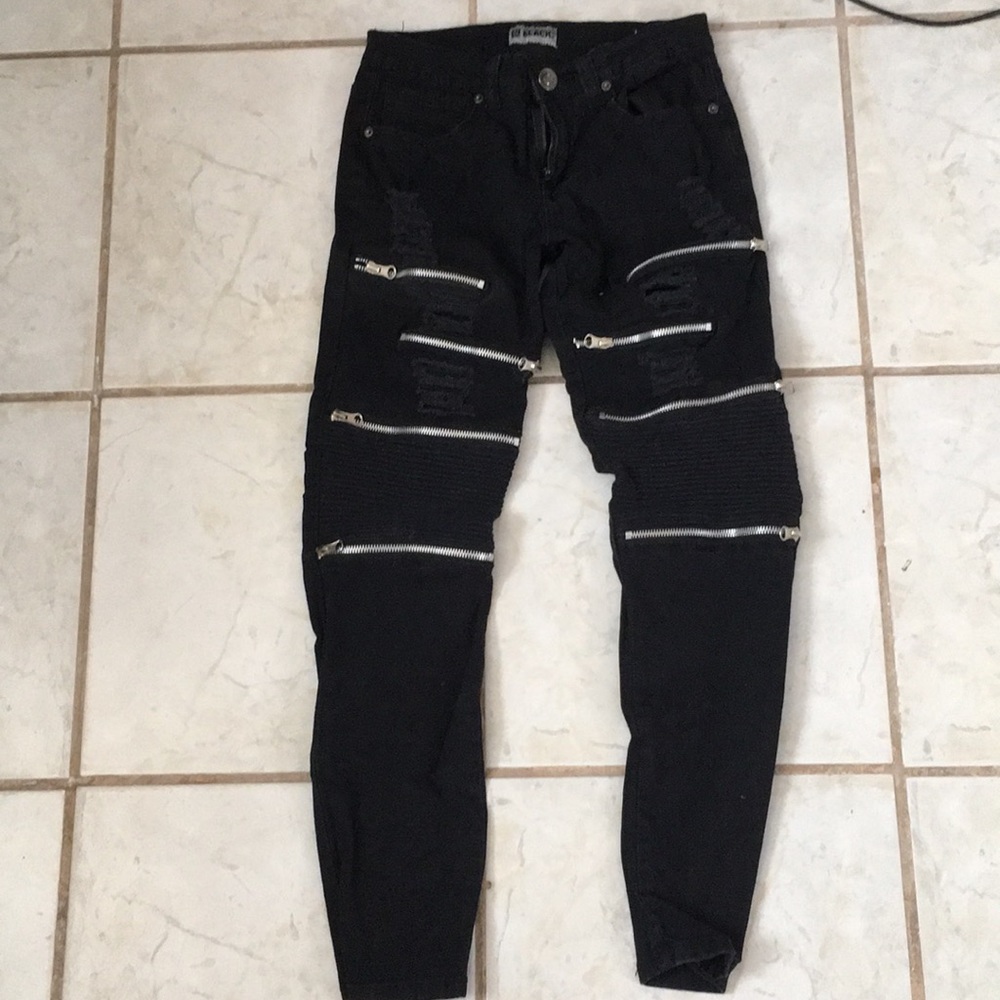 Black zipper pants hardly worn SIZE 26/30